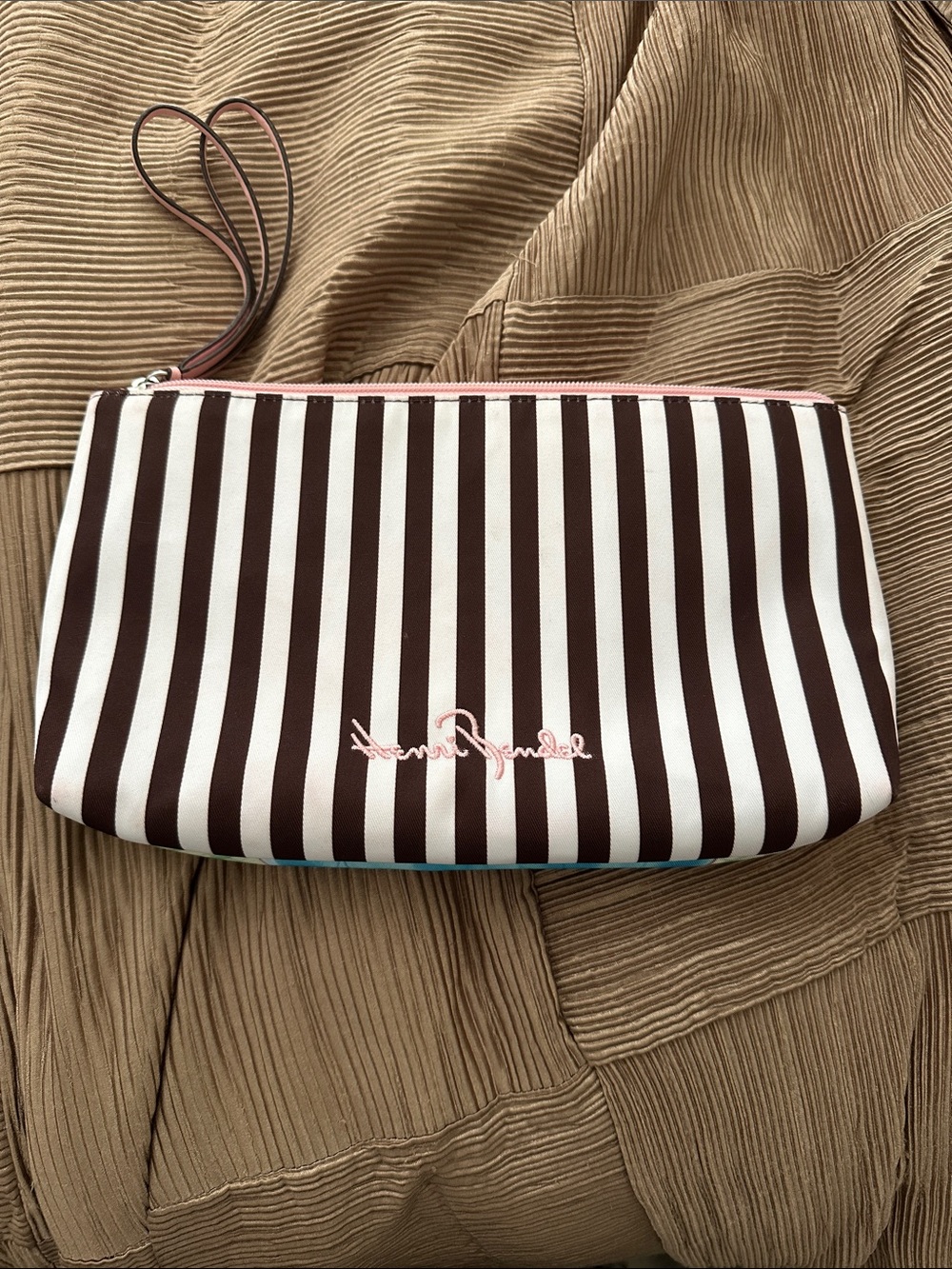 henri bendel Makeup Bag - Picture 4 of 9